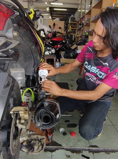 Cara Tukar Minyak Brek Motor