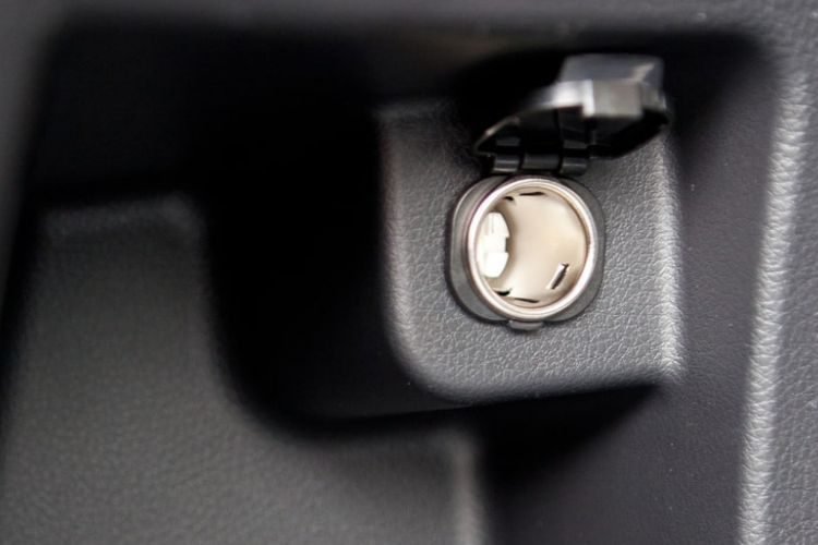 Power Socket Kereta